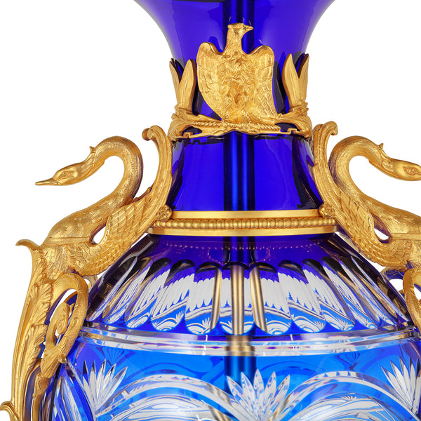 014CO - Blue crystal vase