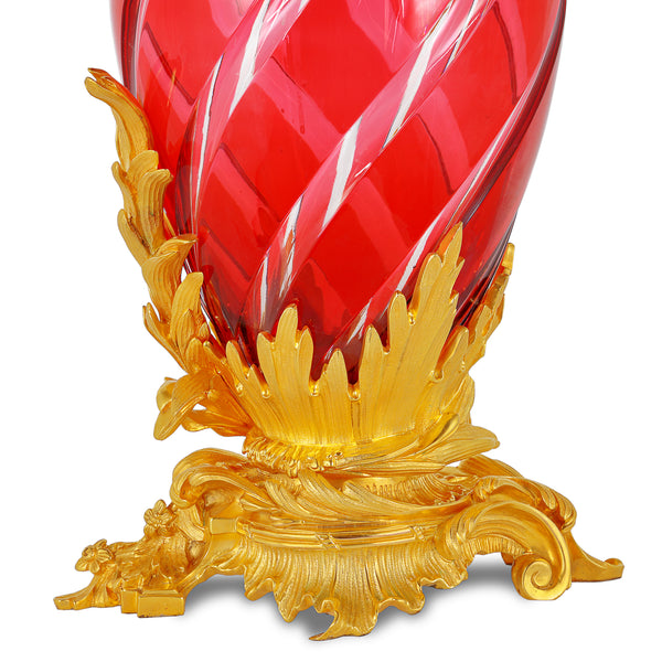 194R - Red crystal vase