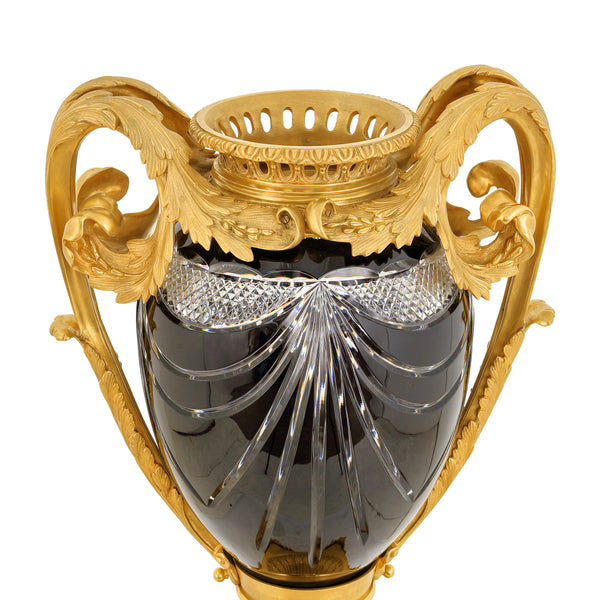 096Z - Black crystal and brass vase